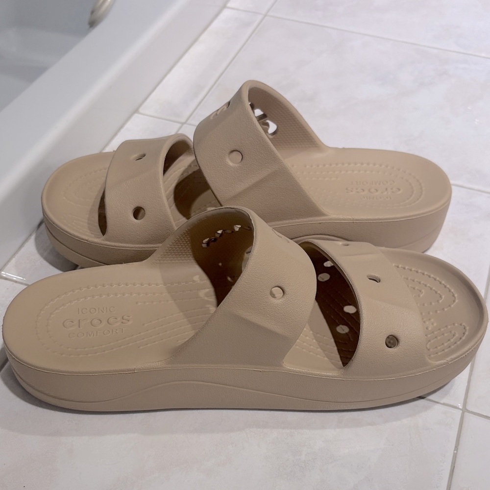 CROCS Iconic Tan Cut-out Slide Sandals - Picture 3 of 5